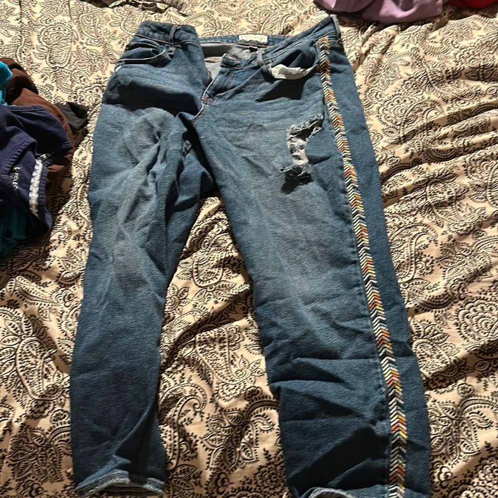 KIDS RED LEGGINGS AND KNOX ROSE JEANS NEEDS TO BE SOLD ASAP